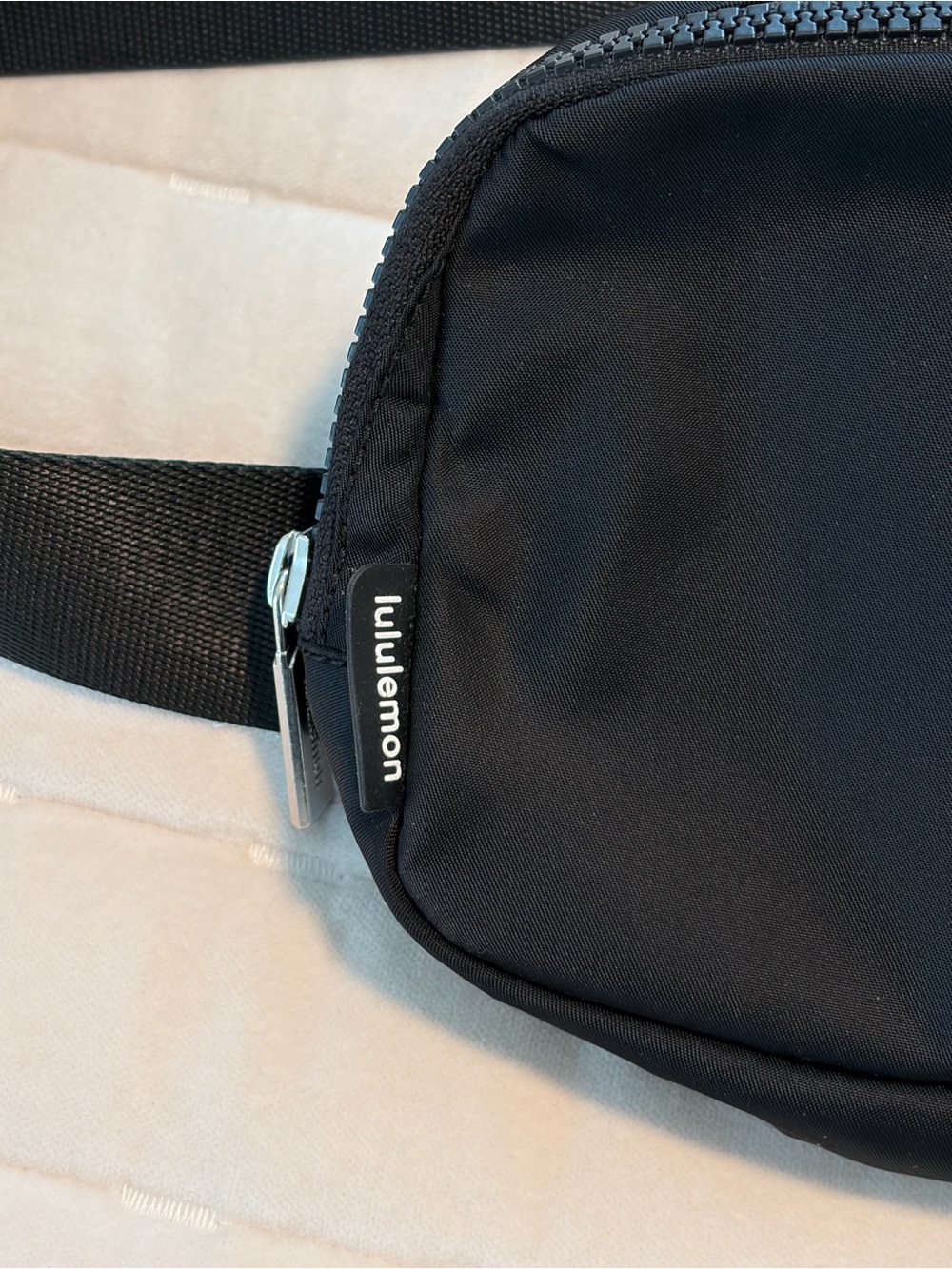 Lululemon Everywhere Belt Bag - Picture 4 of 4